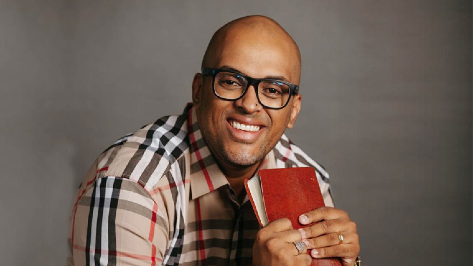 JonasAlmeida-escritor-03_mavicaassessoria